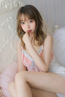 抱着女朋友压枪